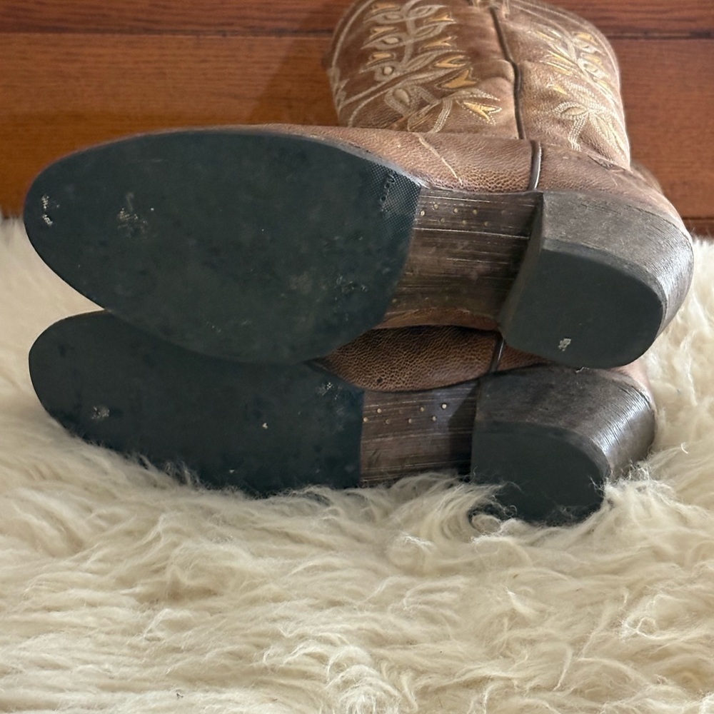 Ariat ‘Circuit Rosewood’ Light Brown Western Cowboy Boots with Floral Embroidery - Picture 5 of 8